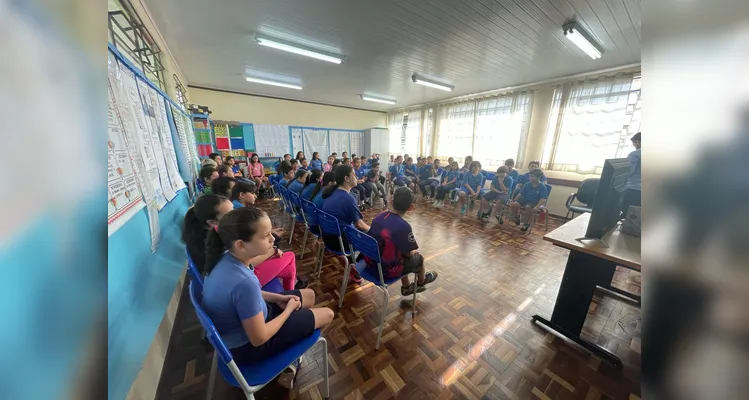 Os alunos também participaram de uma palestra sobre o tema e confeccionaram cartazes abordando o assunto.