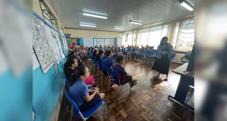 Os alunos também participaram de uma palestra sobre o tema e confeccionaram cartazes abordando o assunto.