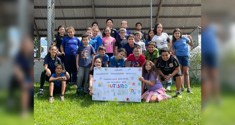 Os alunos também participaram de uma palestra sobre o tema e confeccionaram cartazes abordando o assunto.