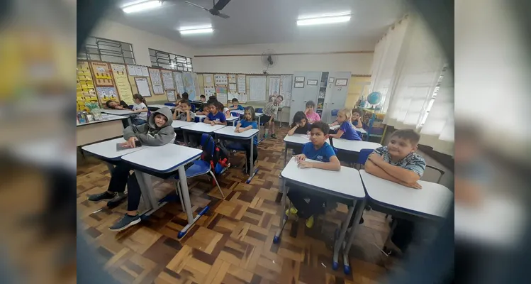 A turma assistiu ao conteúdo e desenvolveu cartazes e dinâmicas envolvendo a gravação de vídeos.