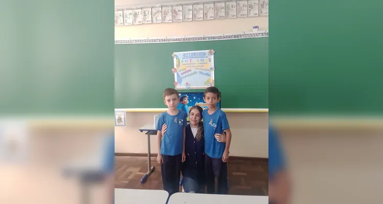 A classe assistiu a vídeos sobre tema, realizou debates, entrevistas e a confecção de cartazes.