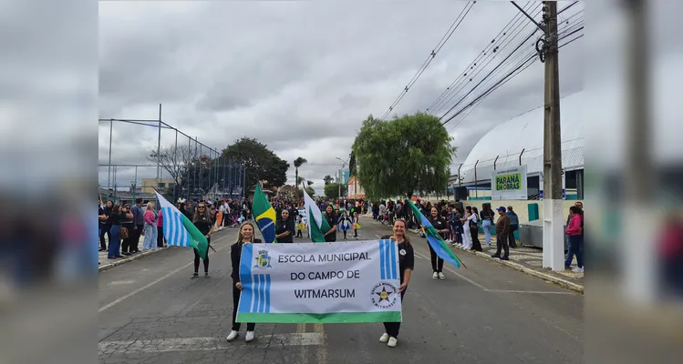 Após variados estudos em sala, a turma participou do desfile em homenagem à data.