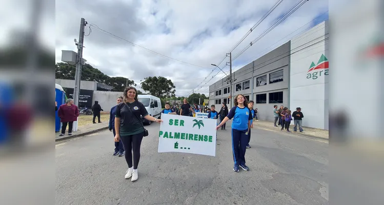 Após variados estudos em sala, a turma participou do desfile em homenagem à data.
