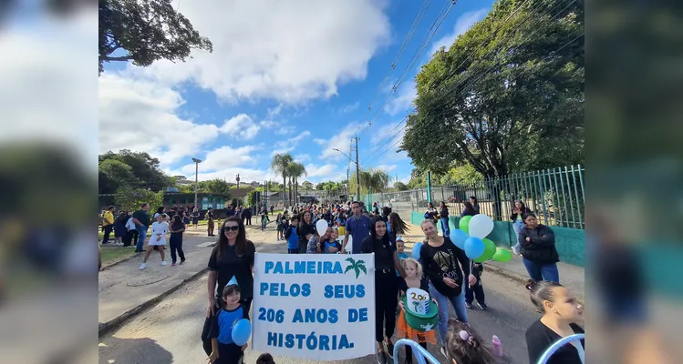 Após variados estudos em sala, a turma participou do desfile em homenagem à data.