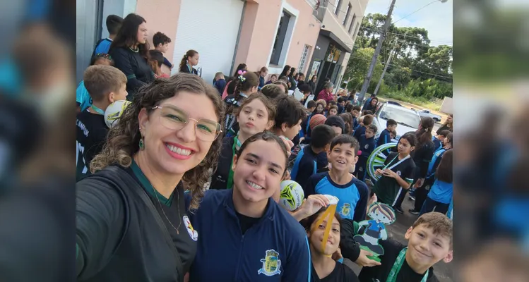Após variados estudos em sala, a turma participou do desfile em homenagem à data.