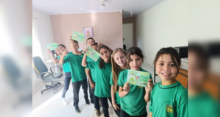 Os alunos prepararam as perguntas, roteiro e realizaram a entrevista com a convidada.