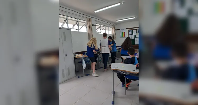 A atividade contagiou a turma, que se empenhou em resolver e encontrar o prêmio.