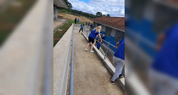 A atividade contagiou a turma, que se empenhou em resolver e encontrar o prêmio.
