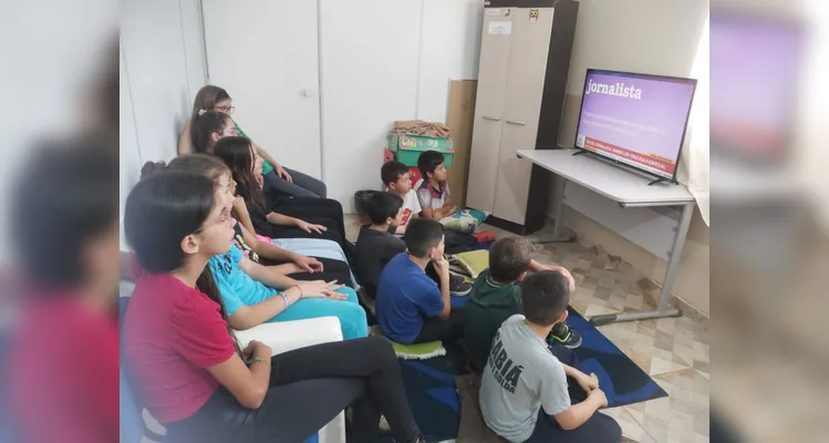 A videoaula do Vamos Ler sobre o Dia do Jornalista também auxiliou os estudos da turma.