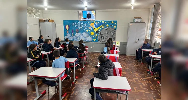 O pontapé inicial das atividades dos educandos foi a videoaula especial do Vamos Ler.