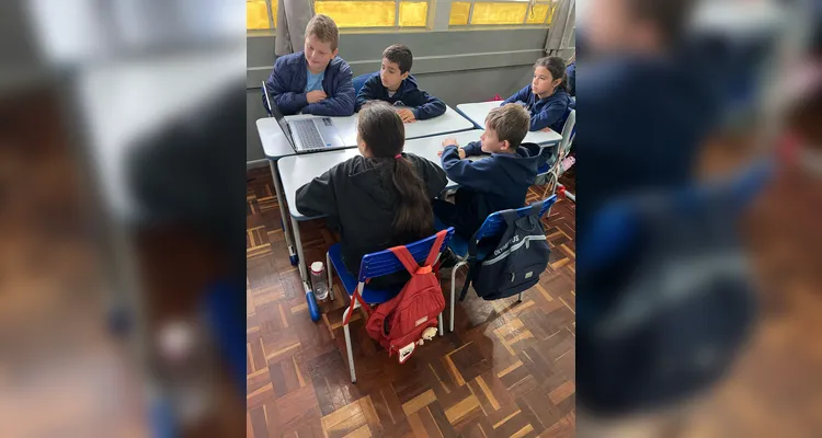 Os alunos também realizaram pesquisas sobre o assunto.