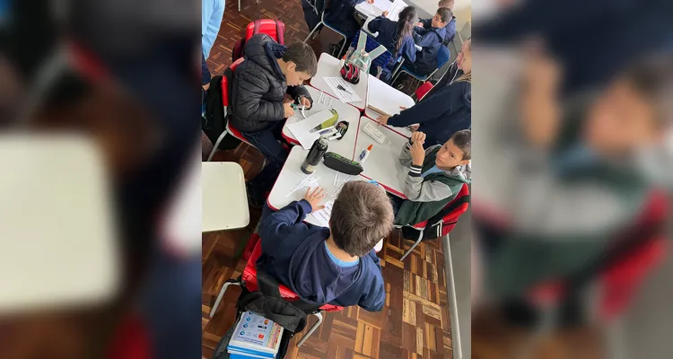 Com o resultado das pesquisas, confeccionaram cartazes.
