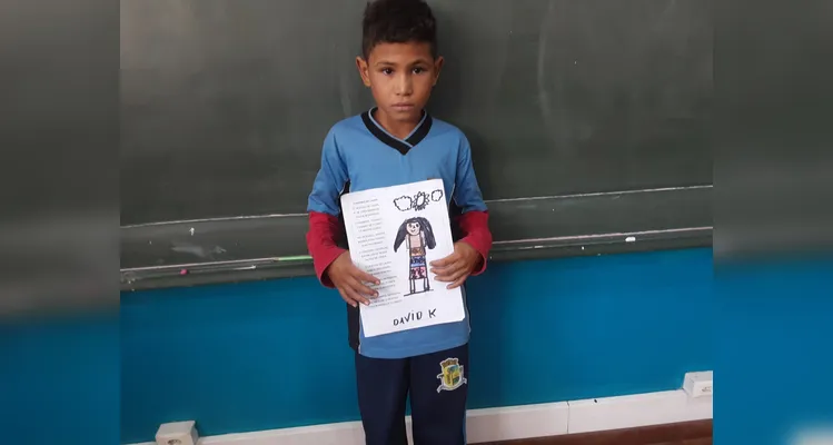 Após assistirem ao conteúdo, os educandos realizaram ilustrações sobre poemas que leram em sala.
