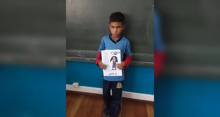 Após assistirem ao conteúdo, os educandos realizaram ilustrações sobre poemas que leram em sala.