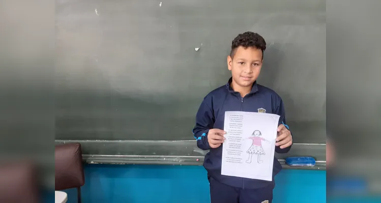 Após assistirem ao conteúdo, os educandos realizaram ilustrações sobre poemas que leram em sala.