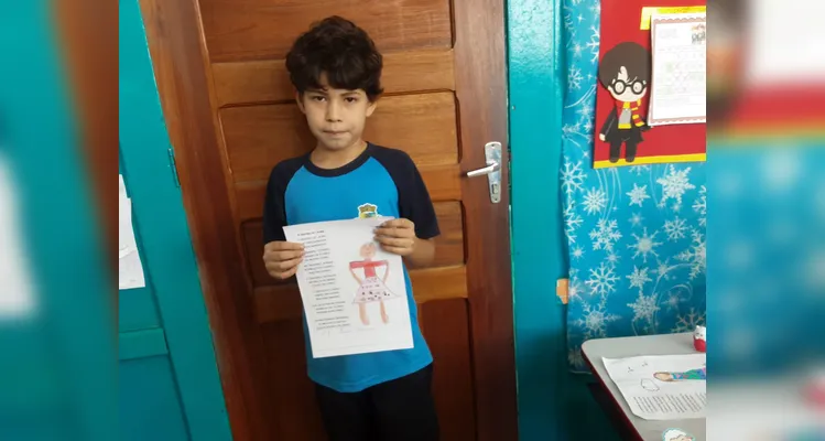 Após assistirem ao conteúdo, os educandos realizaram ilustrações sobre poemas que leram em sala.