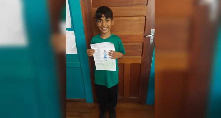 Após assistirem ao conteúdo, os educandos realizaram ilustrações sobre poemas que leram em sala.
