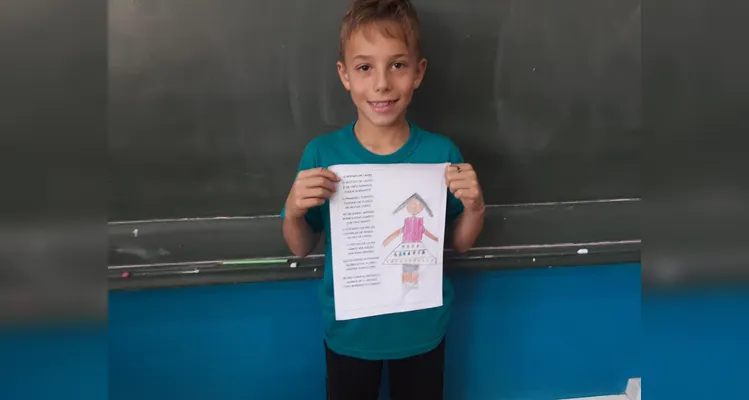 Após assistirem ao conteúdo, os educandos realizaram ilustrações sobre poemas que leram em sala.