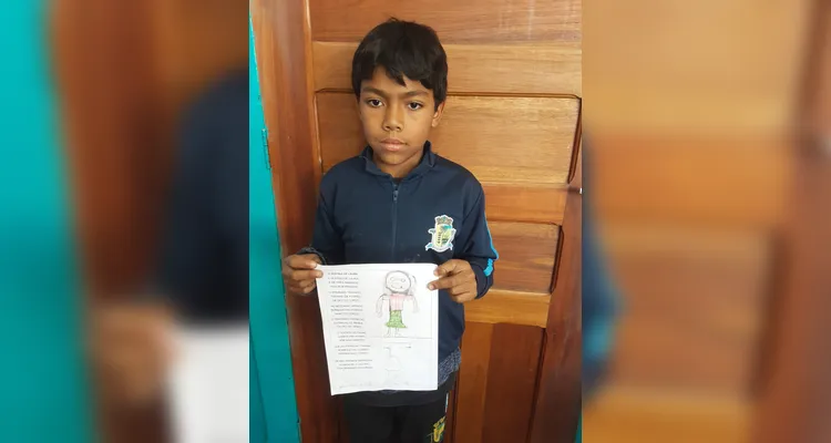Após assistirem ao conteúdo, os educandos realizaram ilustrações sobre poemas que leram em sala.