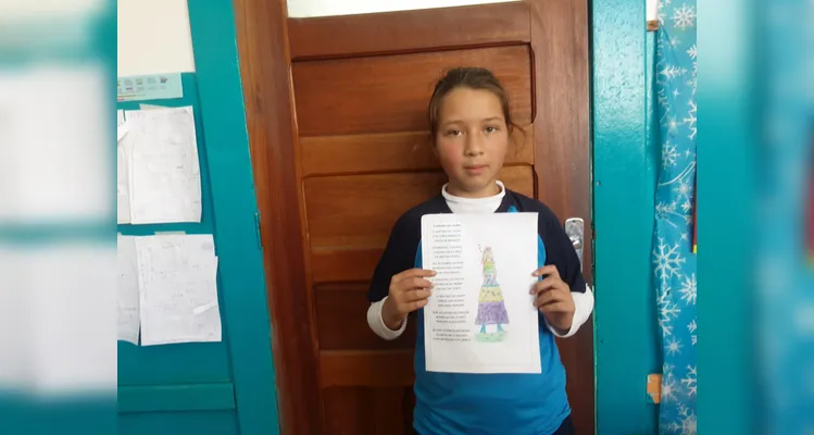 Após assistirem ao conteúdo, os educandos realizaram ilustrações sobre poemas que leram em sala.