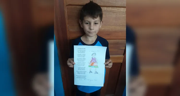 Após assistirem ao conteúdo, os educandos realizaram ilustrações sobre poemas que leram em sala.