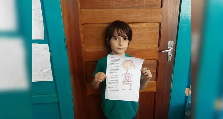Após assistirem ao conteúdo, os educandos realizaram ilustrações sobre poemas que leram em sala.