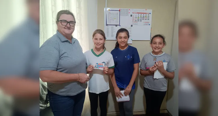 Os alunos também responderam quizes, realizaram entrevistas e elaboraram seu próprio jornal, além de inúmeras outras atividades.