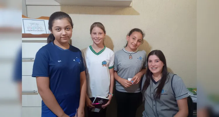 Os alunos também responderam quizes, realizaram entrevistas e elaboraram seu próprio jornal, além de inúmeras outras atividades.