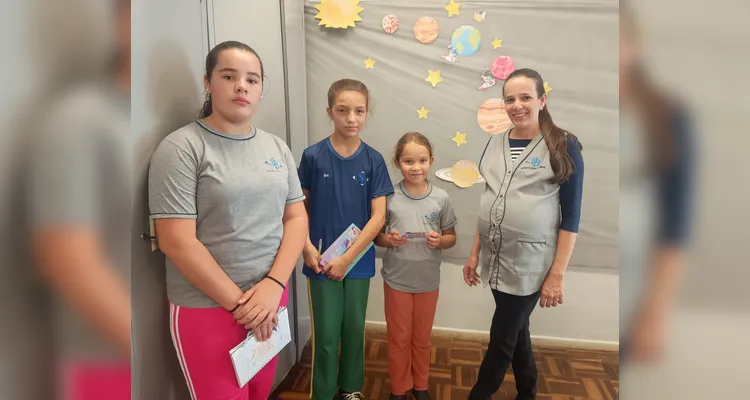 Os alunos também responderam quizes, realizaram entrevistas e elaboraram seu próprio jornal, além de inúmeras outras atividades.