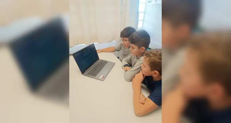 Os alunos também responderam quizes, realizaram entrevistas e elaboraram seu próprio jornal, além de inúmeras outras atividades.