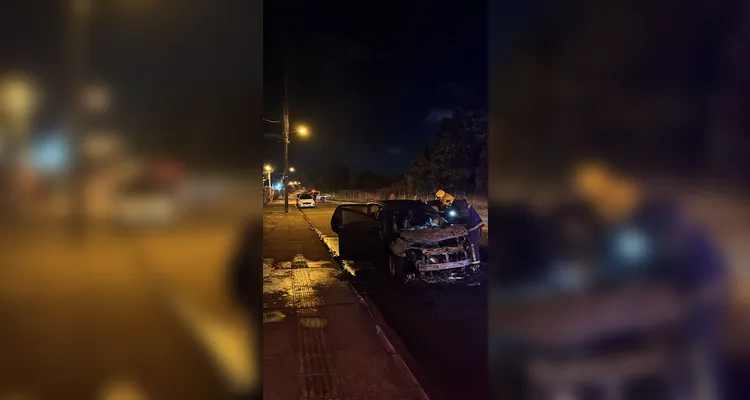 Carro pega fogo após falha mecânica e mobiliza bombeiros em PG