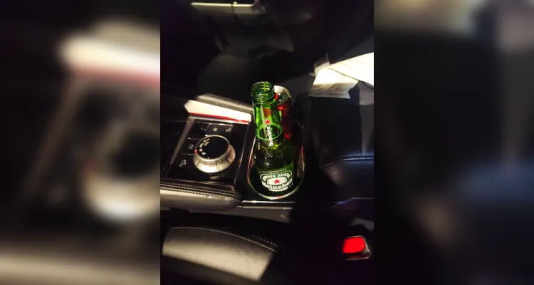 Motorista embriagado colide contra moto estacionada e é preso no 'Centro'