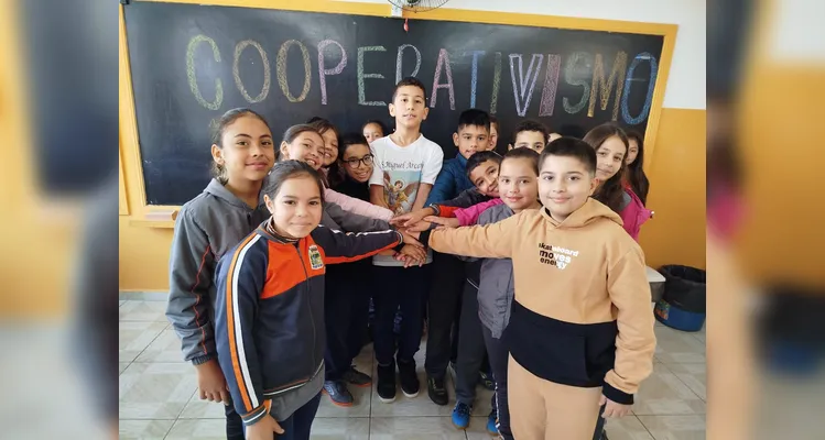 Os alunos de engajaram de forma espontânea com tema, tendo a participação familiar nas atividades como ponto de destaque.