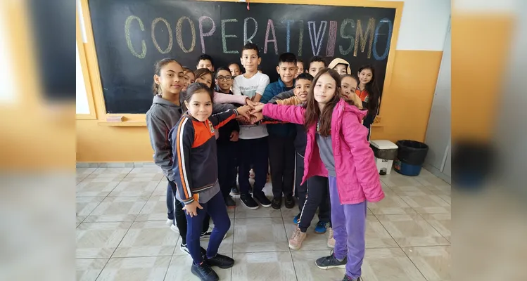 Os alunos de engajaram de forma espontânea com tema, tendo a participação familiar nas atividades como ponto de destaque.