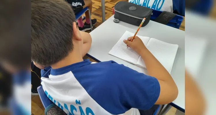 Após assistirem a videoaula, os alunos fizeram anotações sobre o conteúdo.