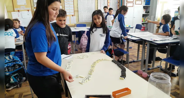 A turma também realizou jogos matemáticos em grupo, visando fortalecer os laços de amizade.