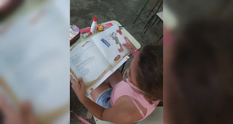 Após se aprofundarem na vida e obra de diversos autores, os alunos selecionaram novos livros na biblioteca da escola e gravaram indicações para os demais colegas.