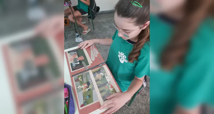 Após se aprofundarem na vida e obra de diversos autores, os alunos selecionaram novos livros na biblioteca da escola e gravaram indicações para os demais colegas.