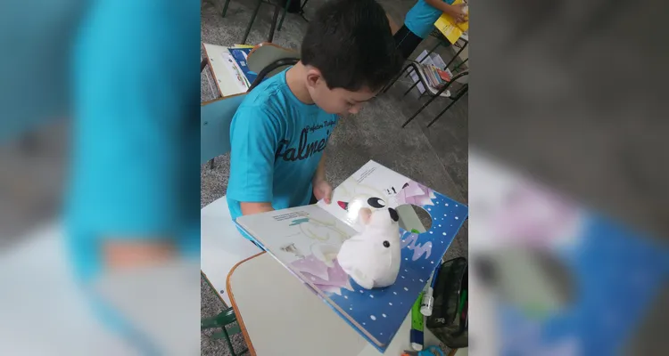 Após se aprofundarem na vida e obra de diversos autores, os alunos selecionaram novos livros na biblioteca da escola e gravaram indicações para os demais colegas.