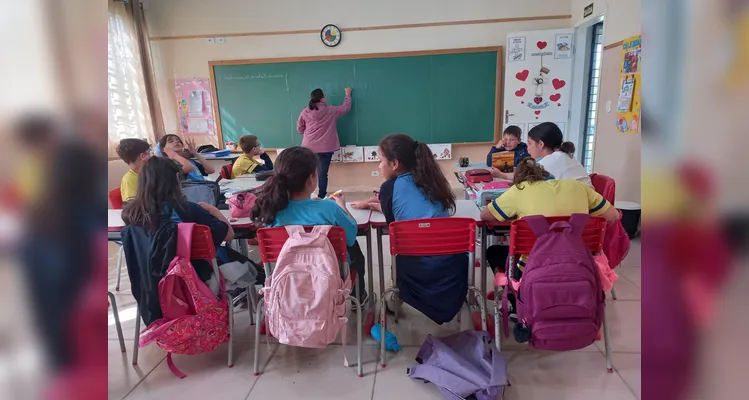 Os alunos desenvolveram inúmeras atividades abordando o tema, como rodas de conversa, debates, produções de texto e leituras guiadas.