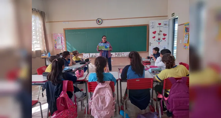 Os alunos desenvolveram inúmeras atividades abordando o tema, como rodas de conversa, debates, produções de texto e leituras guiadas.