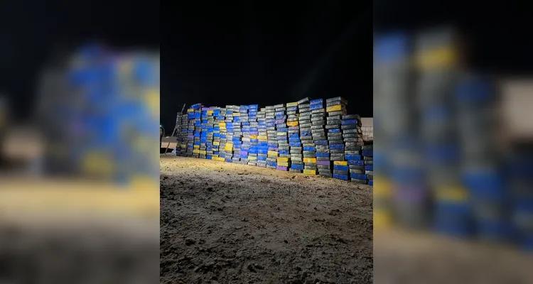 Policiais apreendem 4 mil kg de maconha em caminhão na PR-151
