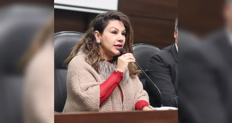 Dayane Sovinski compôs a mesa.