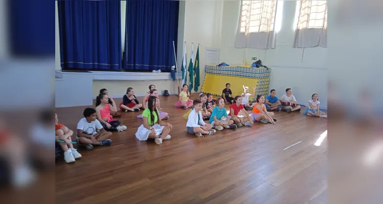Após a preparação, o resultado do trabalho dos alunos foi apresentado no salão da escola, para os colegas e equipe educacional.