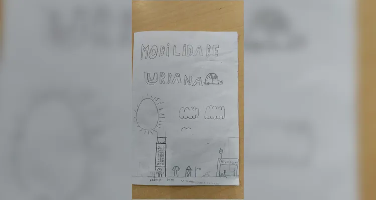 O tema principal da proposta foi a mobilidade urbana, que foi trabalhado previamente pelos alunos em sala.