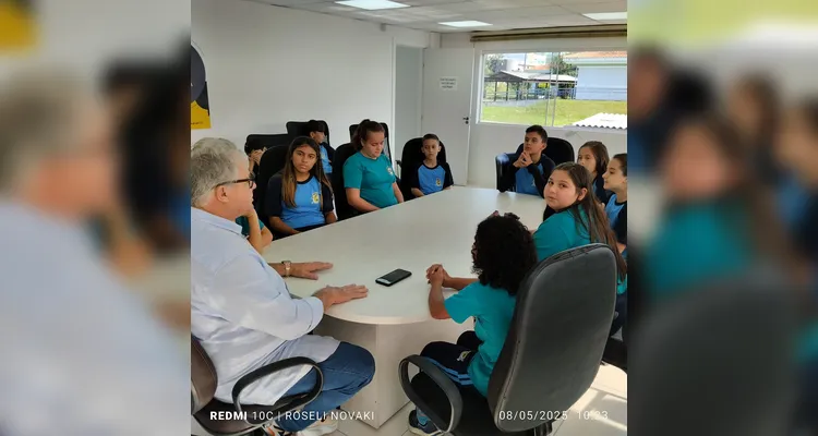 A conversa abordou temas variados, mas teve como foco o funcionamento da prefeitura e o papel do gestor.