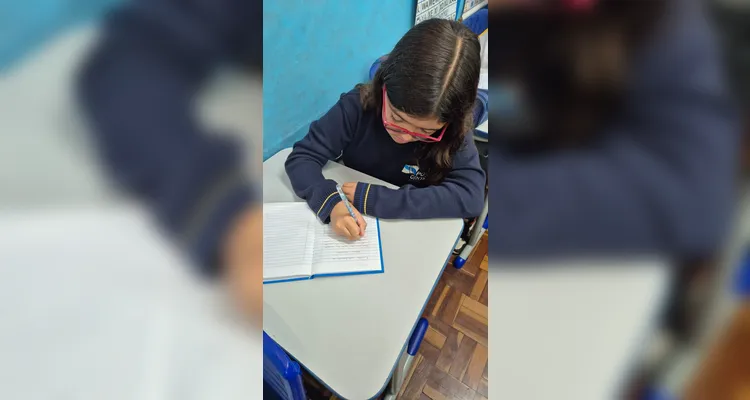 A turma realizou leituras guiadas, assistiu as videoaulas do Vamos Ler e IMM e participou de um momento lúdico com a utilização de bonecos de feltro.