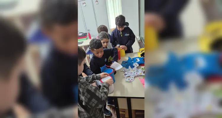 A turma realizou leituras guiadas, assistiu as videoaulas do Vamos Ler e IMM e participou de um momento lúdico com a utilização de bonecos de feltro.