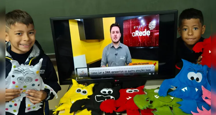 A turma realizou leituras guiadas, assistiu as videoaulas do Vamos Ler e IMM e participou de um momento lúdico com a utilização de bonecos de feltro.