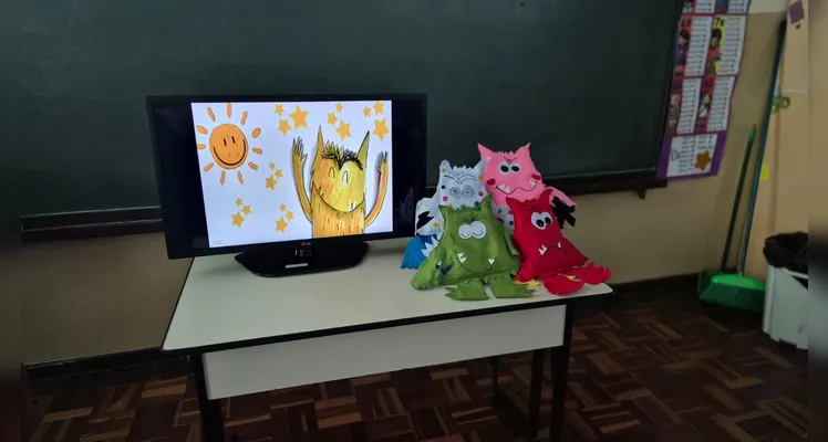 A turma realizou leituras guiadas, assistiu as videoaulas do Vamos Ler e IMM e participou de um momento lúdico com a utilização de bonecos de feltro.